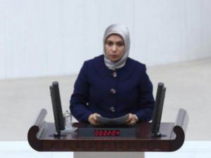 <font color="red">Meclis Kürsüsünde İlk Başörtülü Vekil</font>