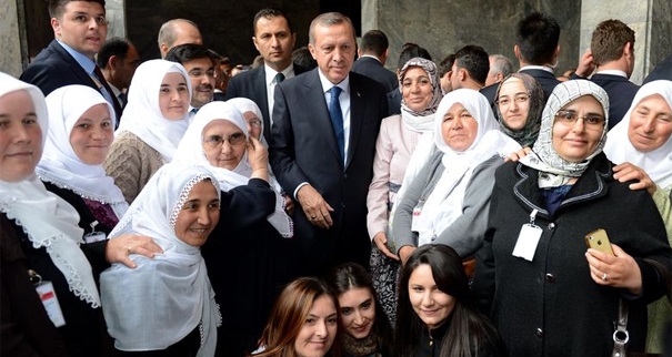 Başbakan Erdoğan'dan kadınlara jest!