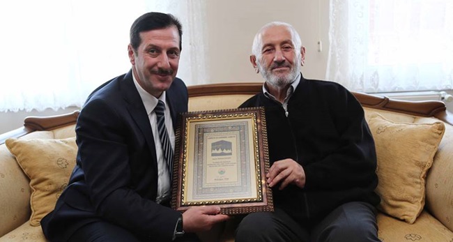 Erdoğan Tok, Hacıları Ziyaret Ediyor.