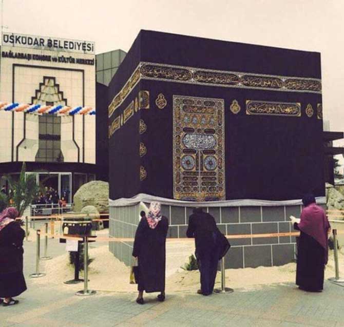 Mukaddeslerimiz popülizm kıskacı altında