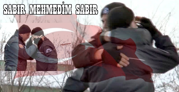 Polislerimizin birbirlerine sarılması Millet kenetlenmesinin resmidir