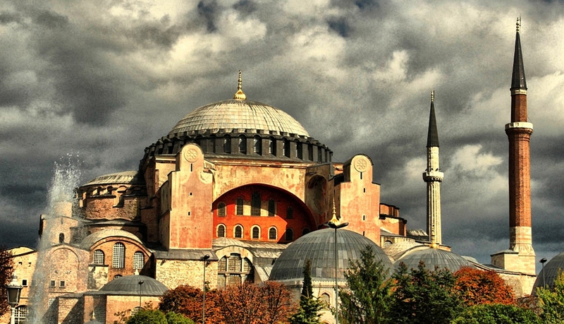 Ayasofya'ya İmam atandı beş vakit ezan okunmaya başladı
