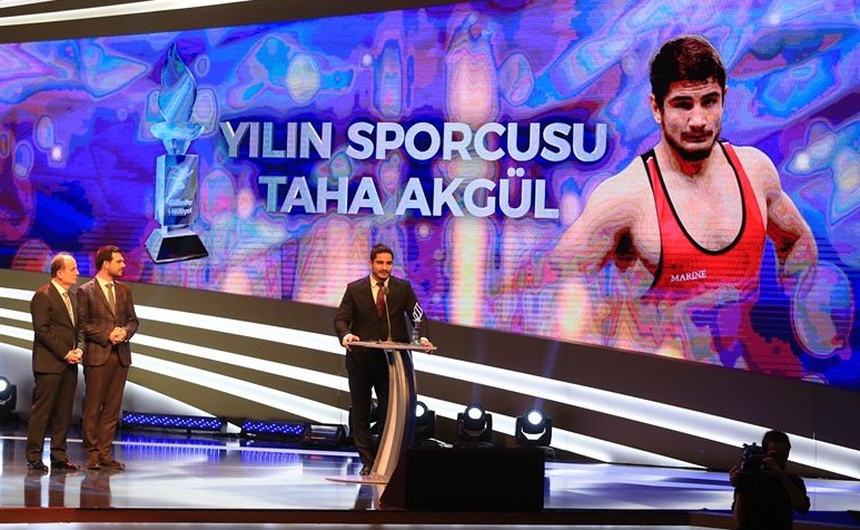 Milli Güreşçi Taha Akgül yılın sporcusu seçildi