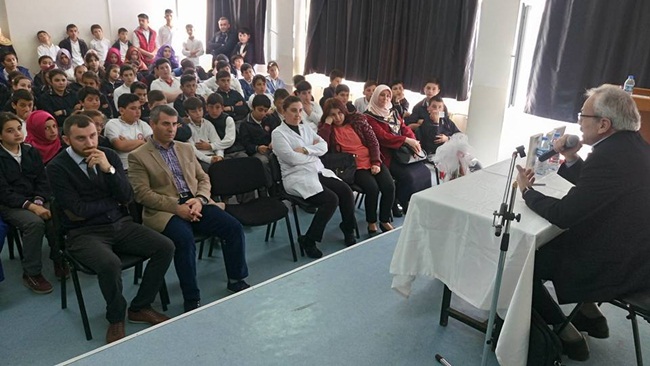 Arş. Yazar Ahmet Seven Yazar Öğrenci buluşmasında konuştu