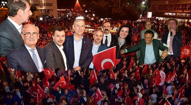 Samsunlular Cumhuriyet Meydanına akın etti