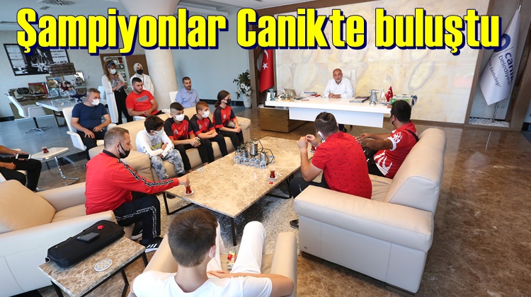 RİNGİN YILDIZLARINDAN BAŞKAN SANDIKÇIYA MADALYA SÖZÜ
