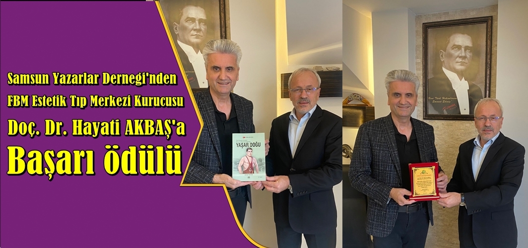 Doç. Dr. Hayati Akbaş'a teşekkür plaketi