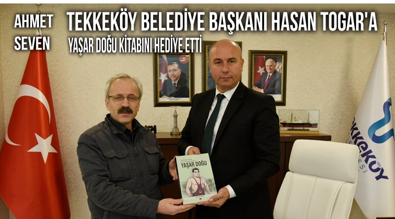 Tekkeköy Belediye Başkanı Hasan Togar'a Yaşar Doğu Kitabı