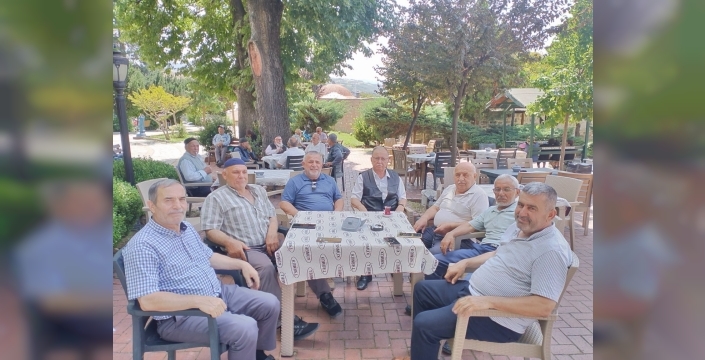 Vezirköprü'de Gavlagan Ağacı Altı'nda Siyaset Var, Kırgınlık Yok